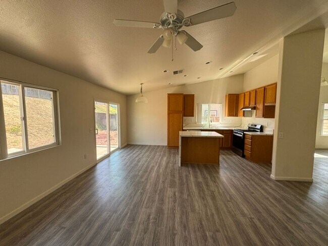 Building Photo - Beautiful home with option to expand