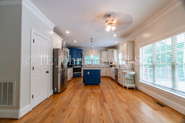 Building Photo - Luxury Living in Lewisville