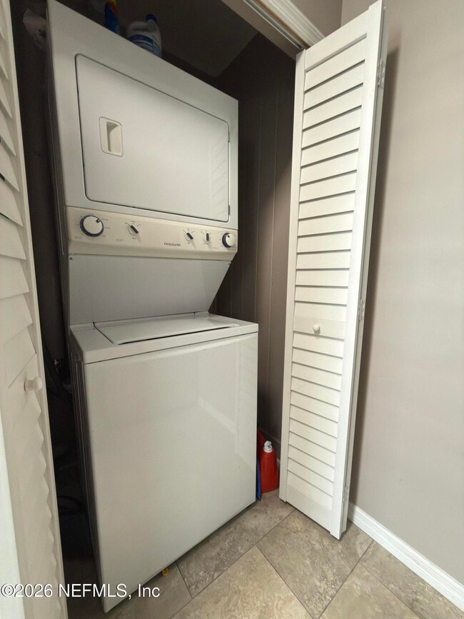 Building Photo - 630 2nd St S