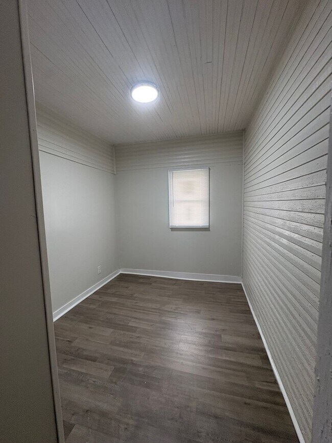 Building Photo - Randolph673-675