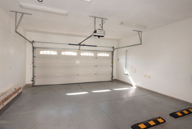 Building Photo - Oceanside Gem with ocean view and a 5-Minute Walk to the Beach/Pier