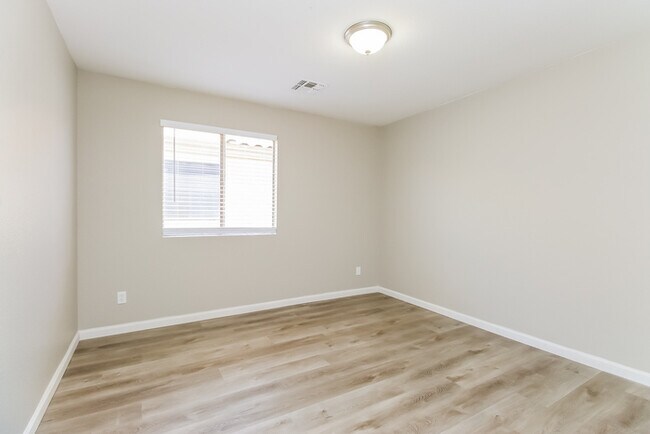 Building Photo - 525 S St Claire