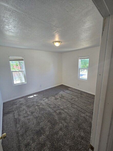Building Photo - 509 W 200 S