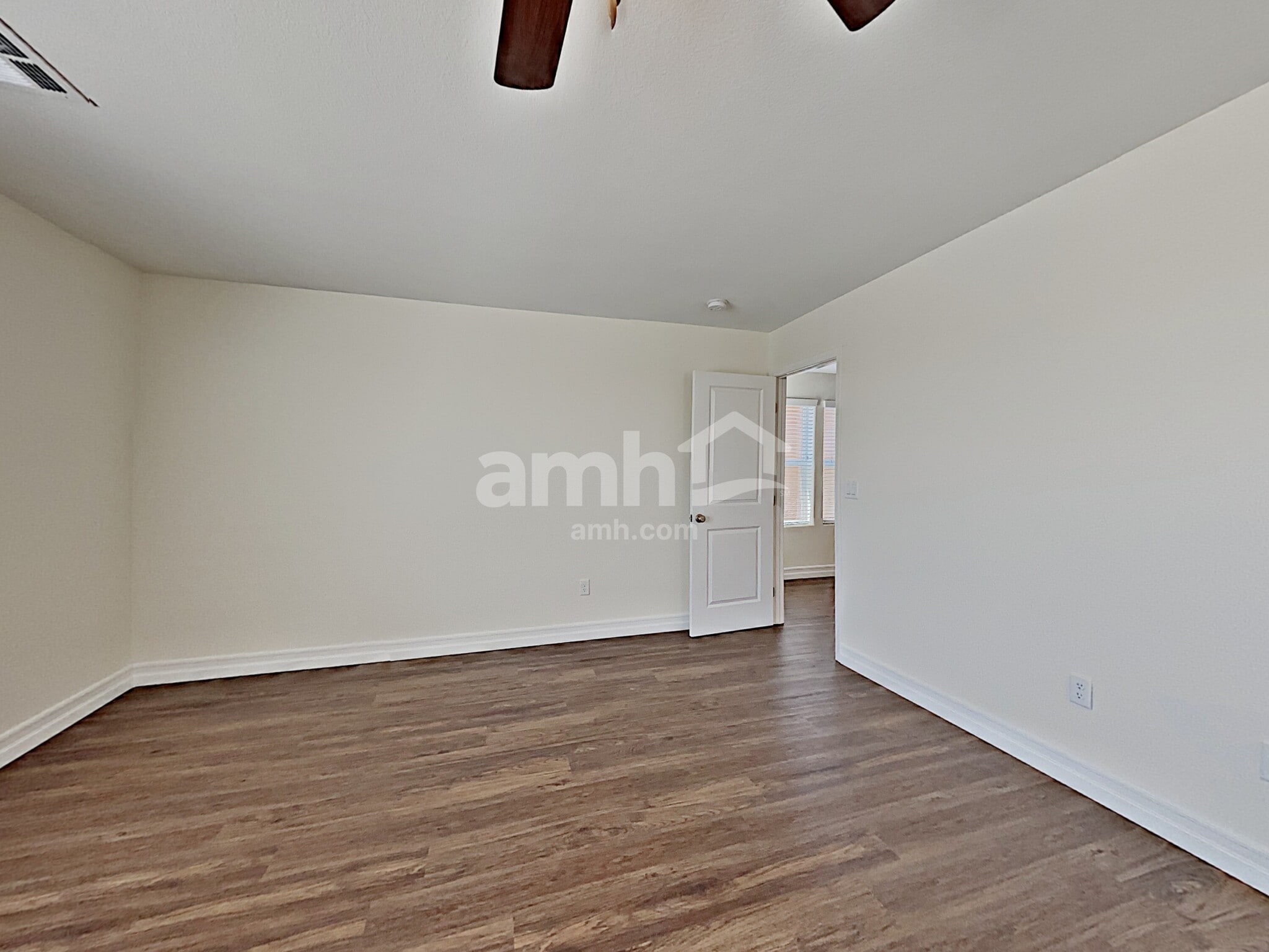 Building Photo - 5873 Petronius St