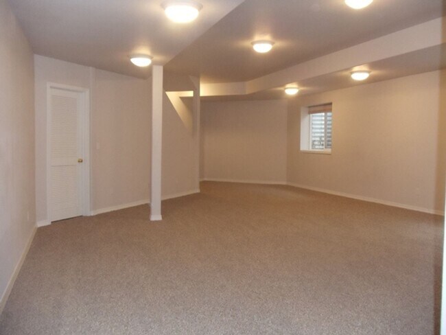 Building Photo - 5 Bd Ranch Home in School D-20