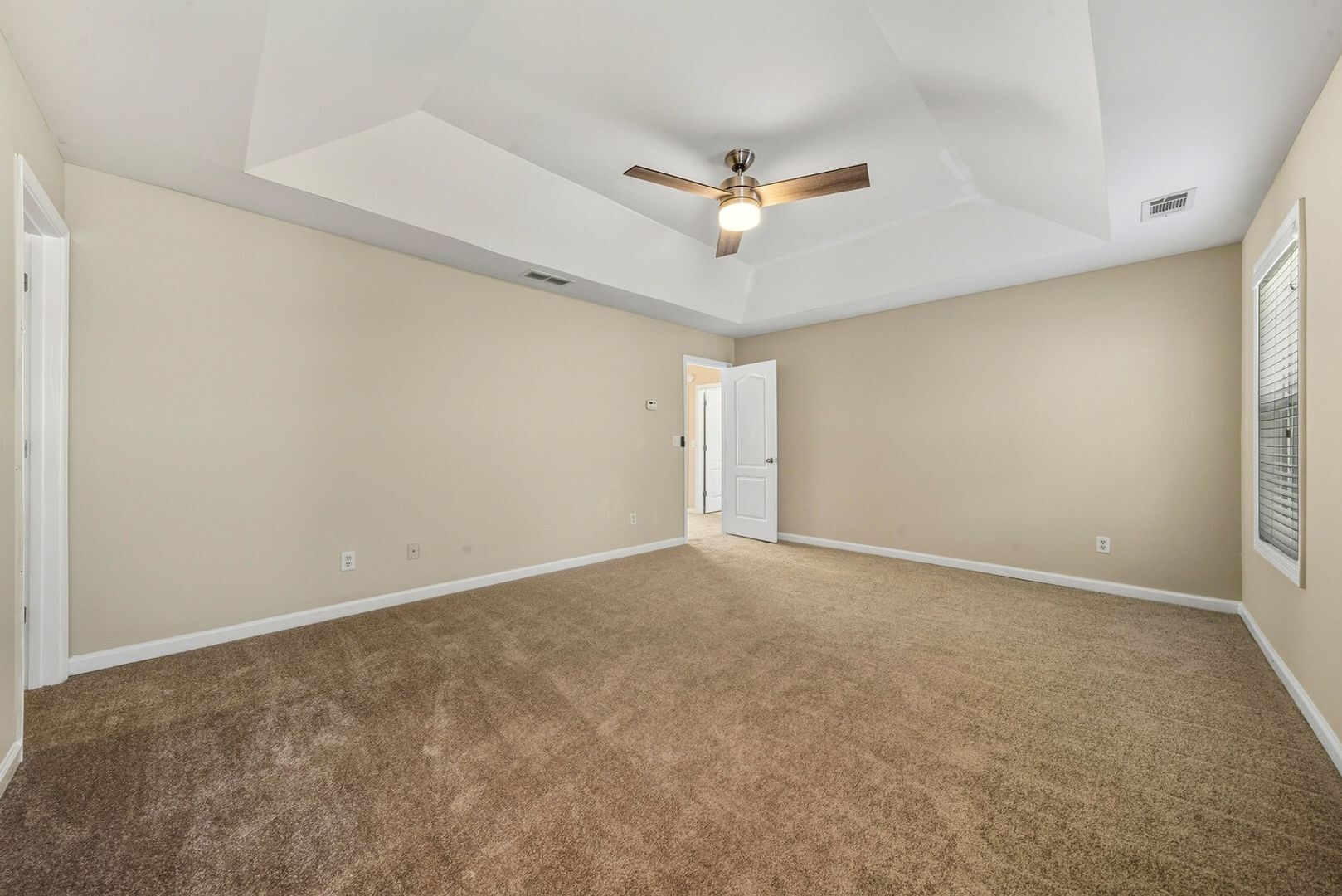 Building Photo - 4750 Ferncrest Pl