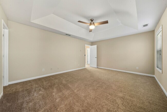 Building Photo - 4750 Ferncrest Pl