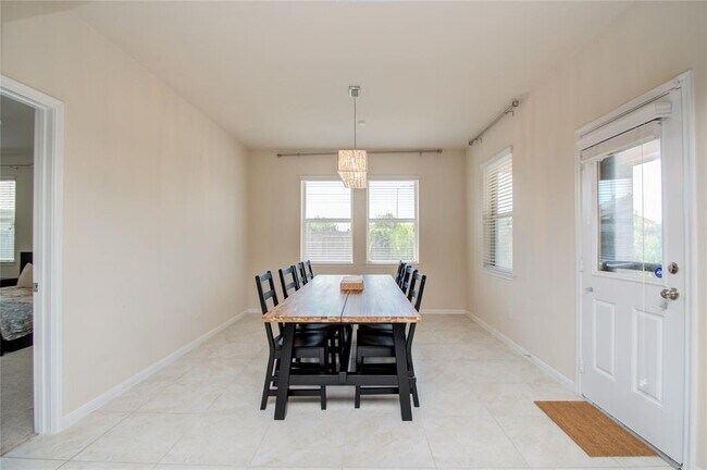 Building Photo - 24019 Via Viale Dr