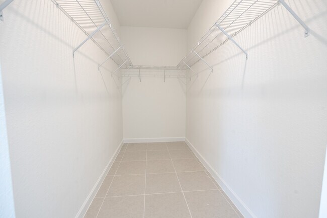 Building Photo - 2485 SE 29th Dr