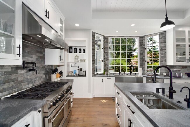Building Photo - 28845 Countryside Dr