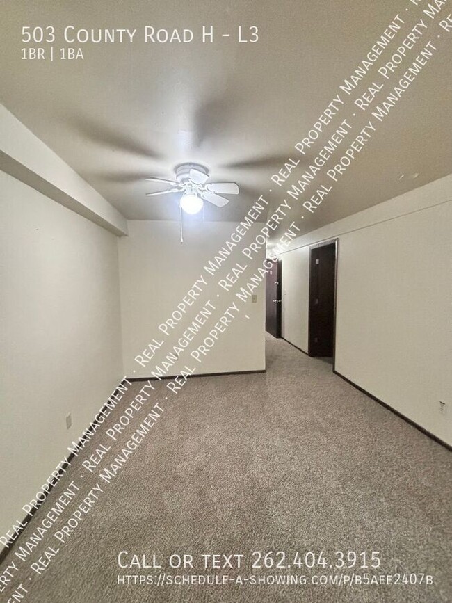 Building Photo - Lower 1 Bedroom Apartment @ Creekside Apar...