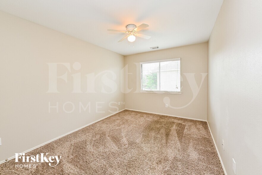 Building Photo - 4435 Sprangletop Ave