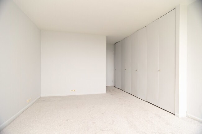Building Photo - 2800 N Lake Shore Dr