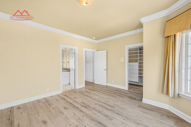 Building Photo - 5662 Country Club Pkwy