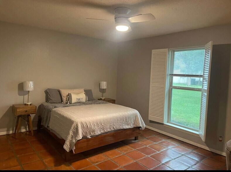 Building Photo - 712 Continental Dr