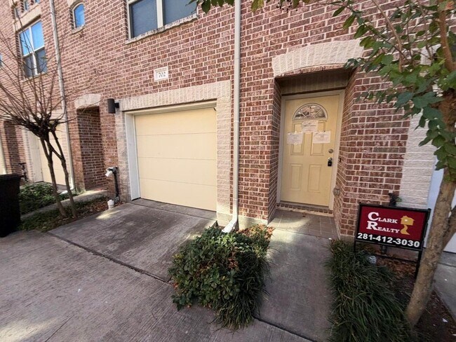 Building Photo - 2710 Hullsmith Dr