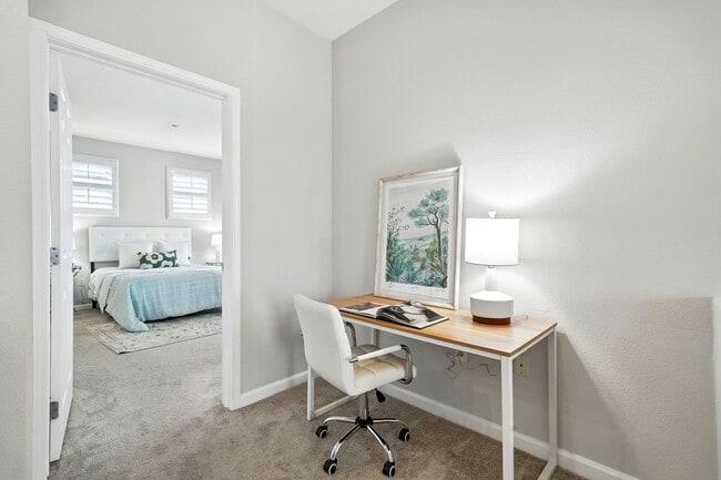 Building Photo - Spacious Andante Top-Floor 2/2 Condo Available Now!