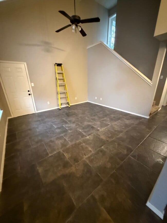 Building Photo - 3 Bed 2 Bath With His & Her Closets upstairs.  Yard Care Included.