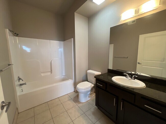 Building Photo - MODERN OPEN 2 BEDROOM, 2 BATH