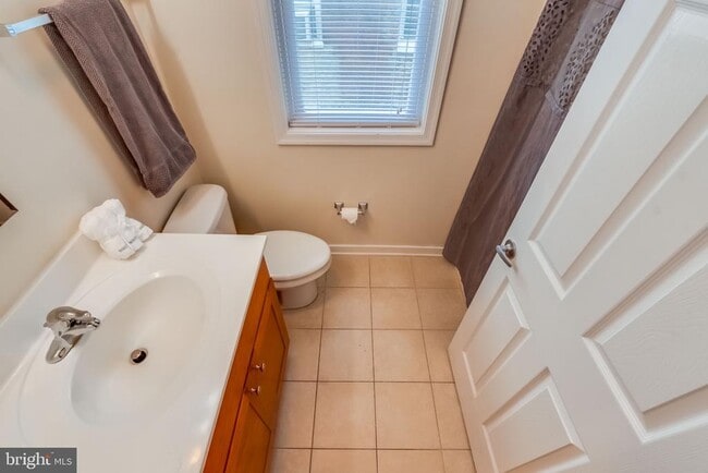 Building Photo - 910 S Charles St