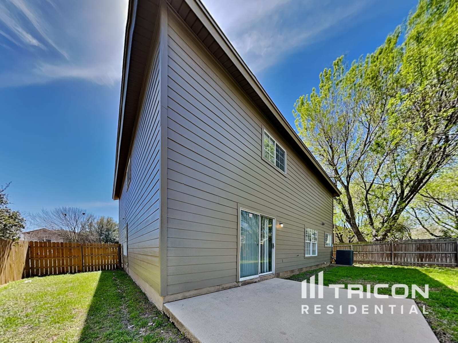 Building Photo - 931 Whispering Hollow Dr