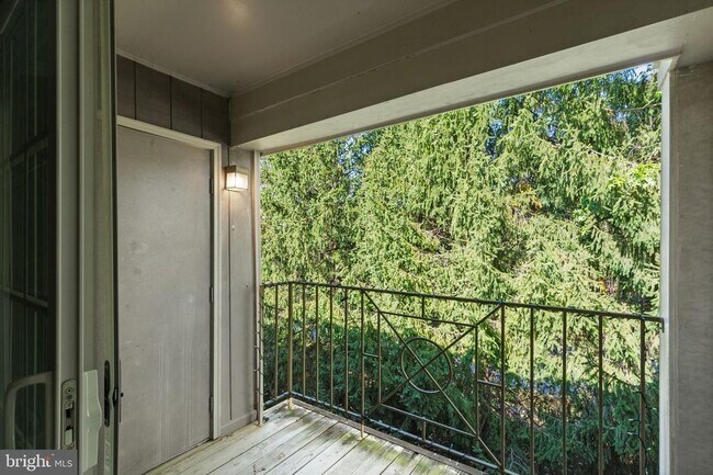Building Photo - 3400 Tulleys Pointe Ct