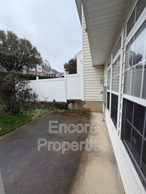 Building Photo - 6824 Middleboro Dr