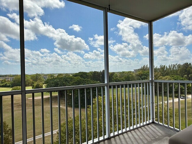 Building Photo - 3100 N Palm Aire Dr