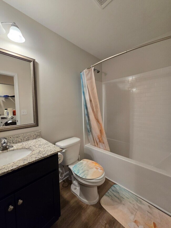 Building Photo - 1922 Flagpole Dr