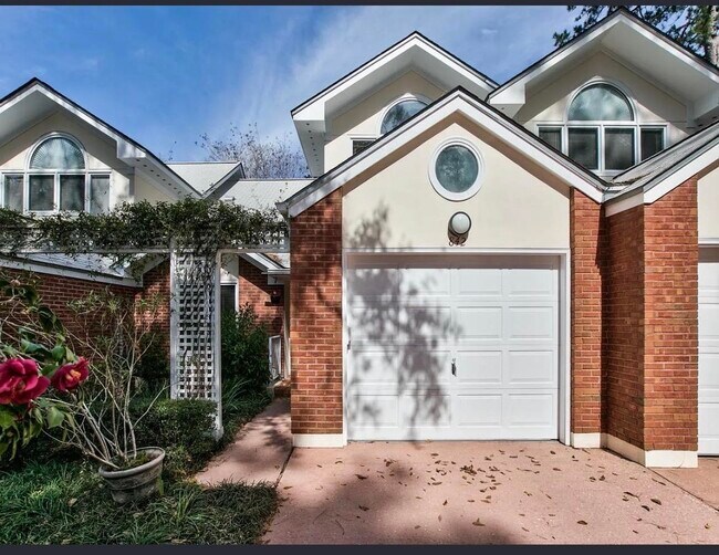 Building Photo - 842 Santa Rosa Dr