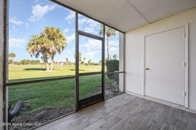 Building Photo - 2230 Golf Isle Dr