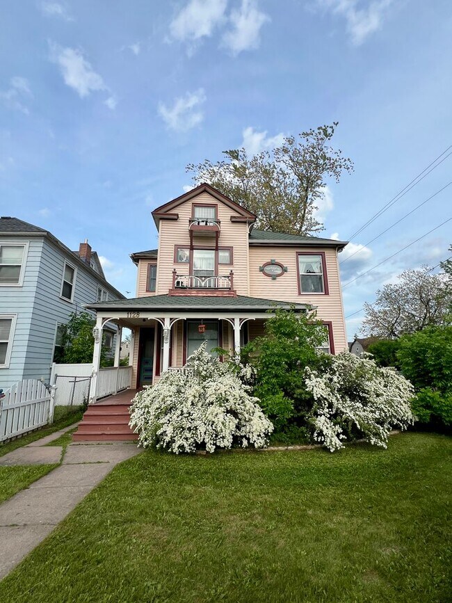 Building Photo - AVAILABLE JUNE - Upper 2 Bed 1 Bath Apt w/ Private Laundry