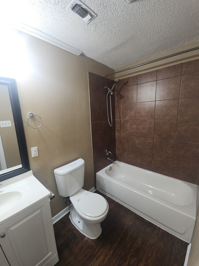 Building Photo - 5325 Weddington Ct