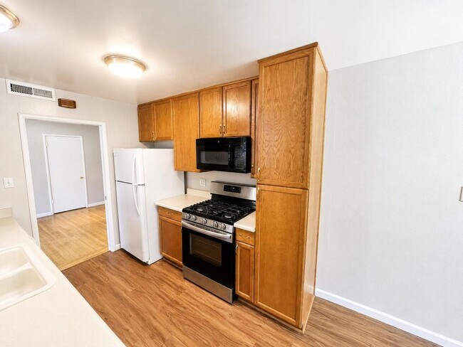 Building Photo - Bright & Spacious 3-Bedroom Home with Expansive Yard in Sacramento