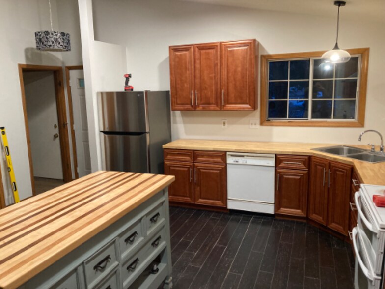 Building Photo - 60637 Devon Cir