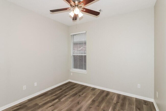 Building Photo - 10719 Gilford Crest Dr