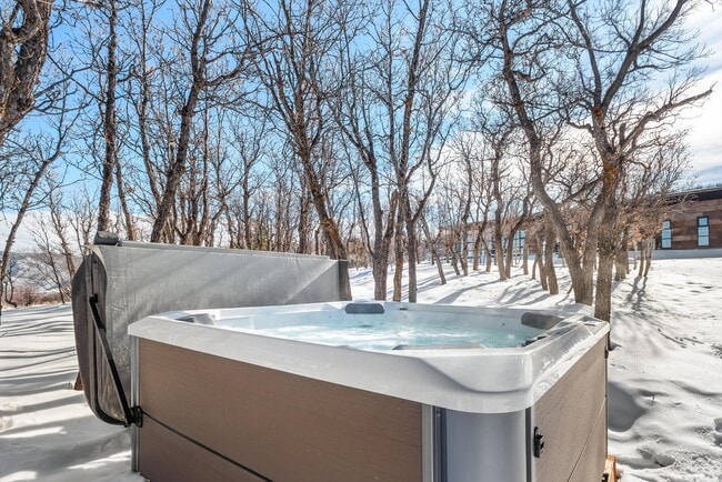 Building Photo - 2700 Juniper Hill Rd