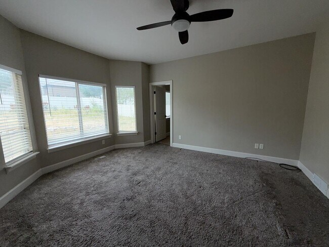 Building Photo - 783 Meadow Side Dr