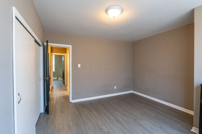 Building Photo - Elmwood Park area newly renovated 3 bedroom