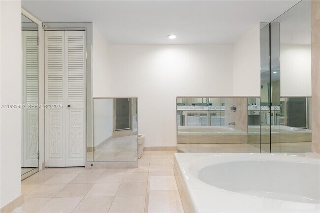 Building Photo - 2751 S Ocean Dr