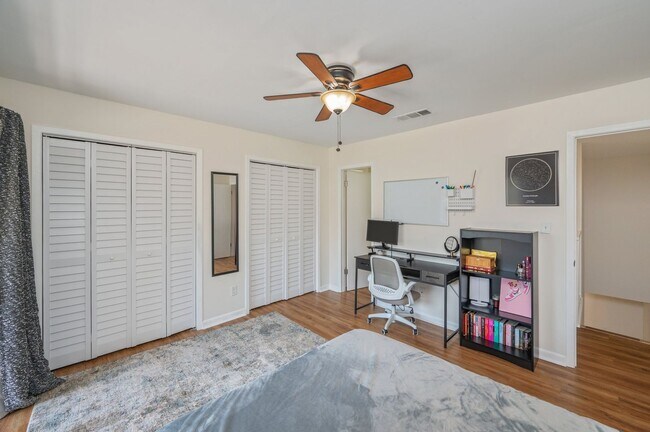 Building Photo - Stunning 2 Bedroom Townhouse in Fort Walto...