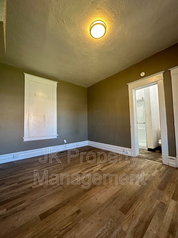 Building Photo - 602 2nd Ave S