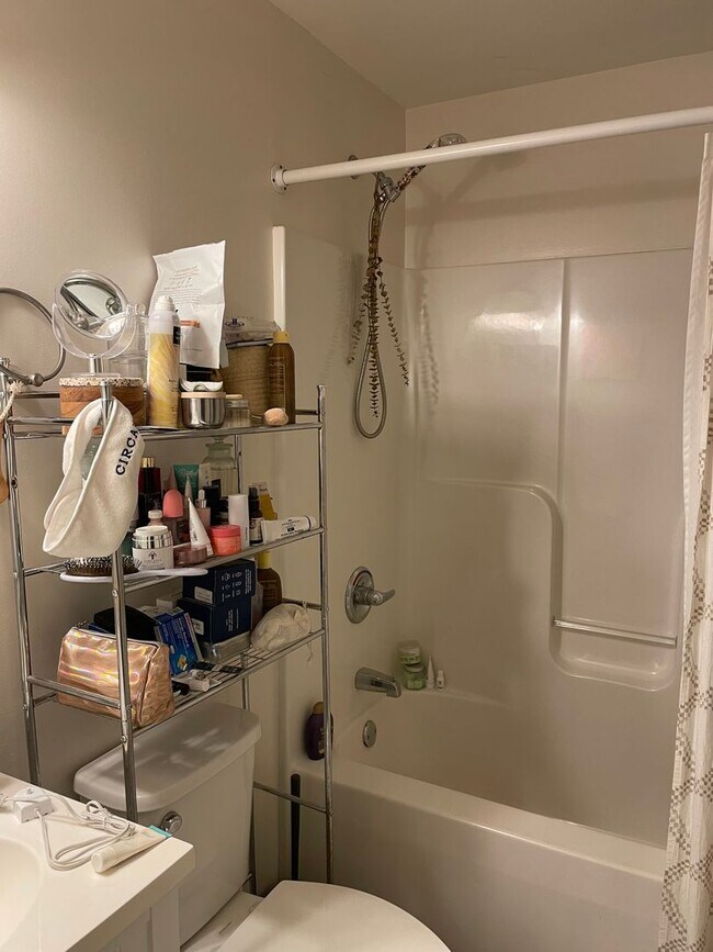 Building Photo - 3BR Close to the Heart of Normaltown