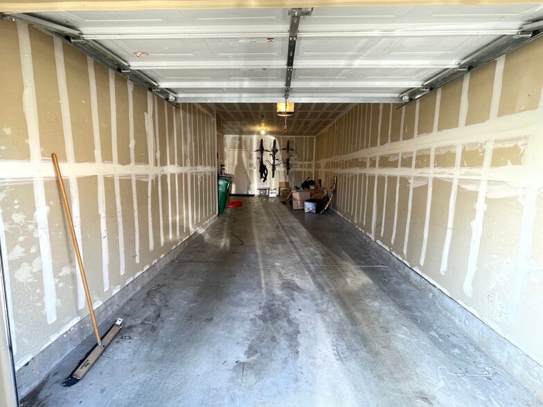 2 car tandem garage - 17000 Wedge Pky