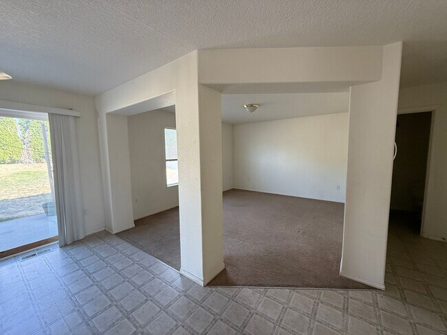 Building Photo - Spacious 4-Bedroom Rental Home in Prime Pa...