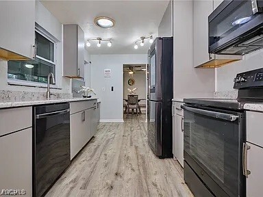 Building Photo - 4240 SE 3rd Ave