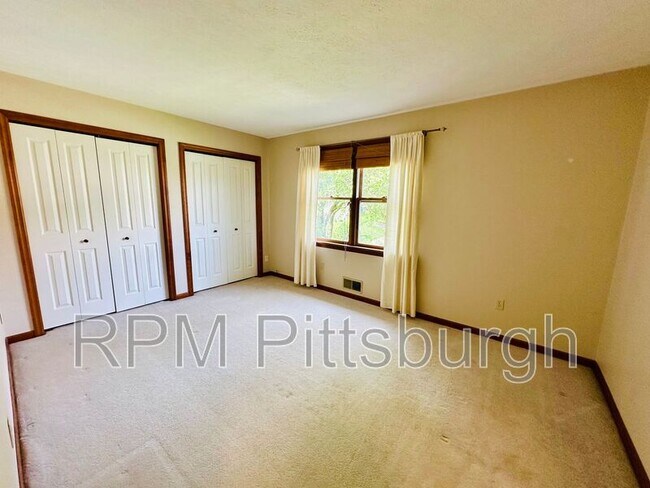 Building Photo - 117 Pauline Dr