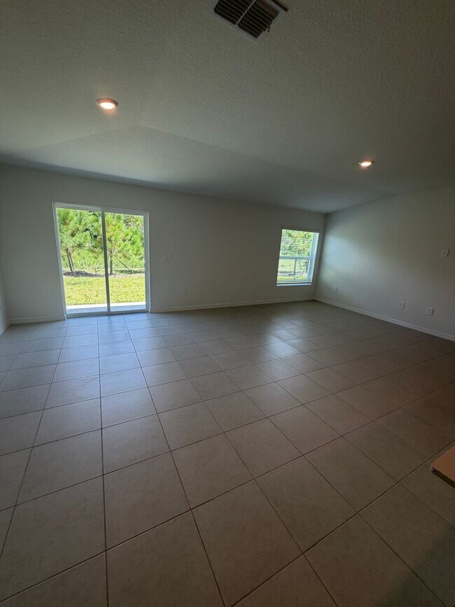 Building Photo - 5792 Red Kite Dr