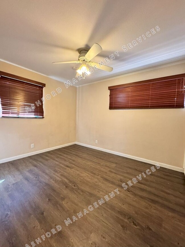 Building Photo - South Scottsdale huge corner lot 3 bedroom...
