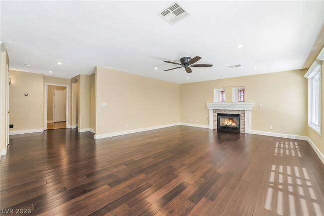 Building Photo - 271 Pointe Ranier Ave